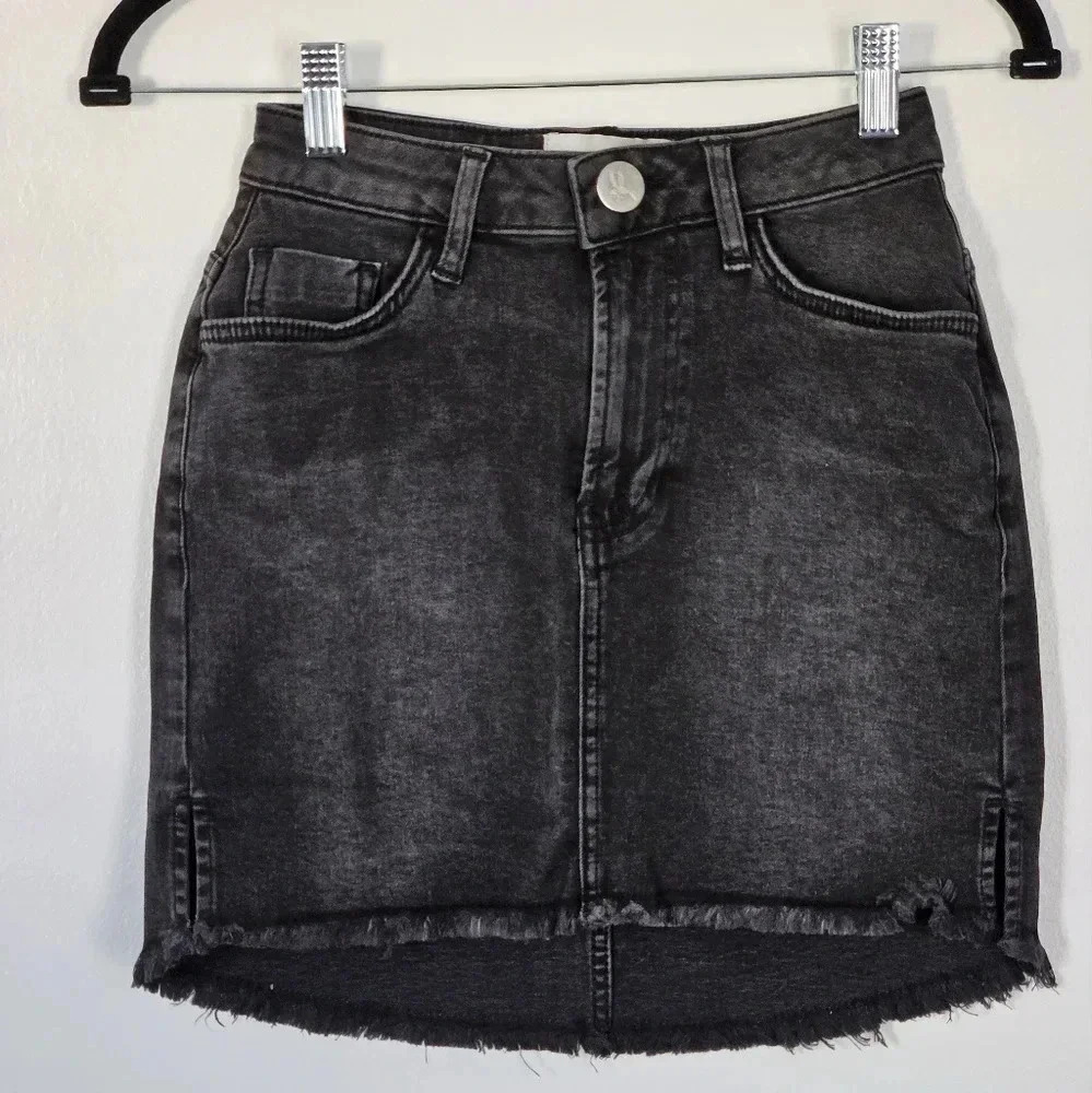 One Teaspoon Black Swan 2020 Mini Denim Skirt Distressed Raw Hem Size 22 NWT